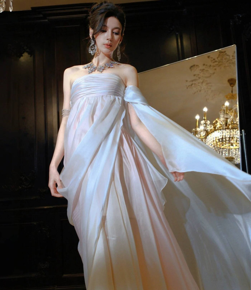 Evening Gown - Trägerloses, fließendes Chiffon-Abendkleid im griechischen Göttinnen-Stil